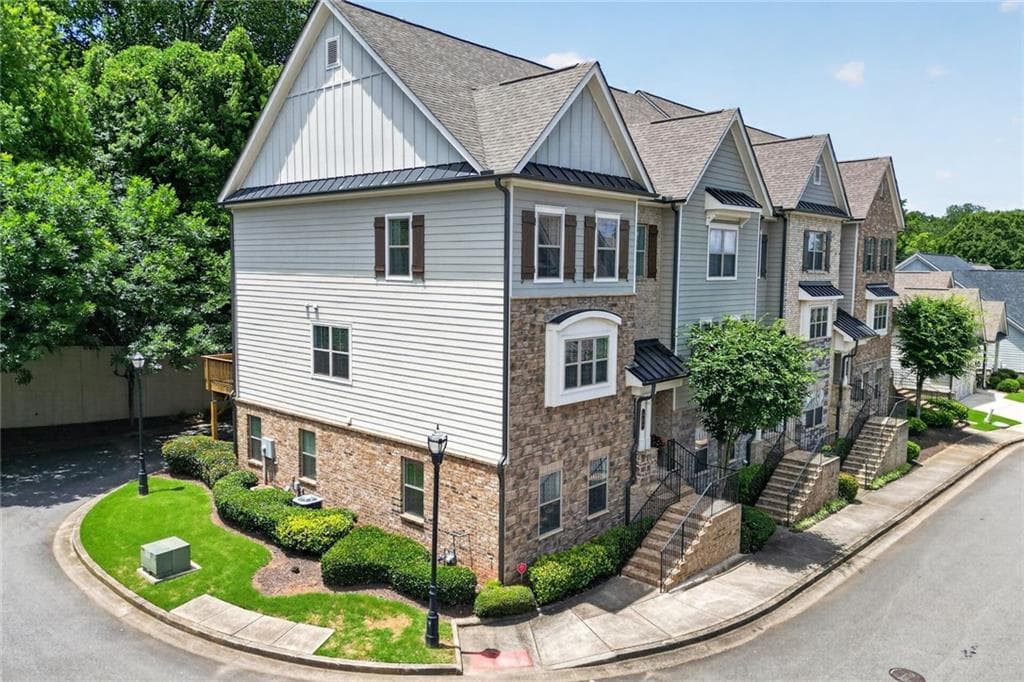 3 bedroom, 4 bathroom, 2,309 sq ft townhouse under contract at 564 Henry Drive, Marietta, GA 30064 — photo 2