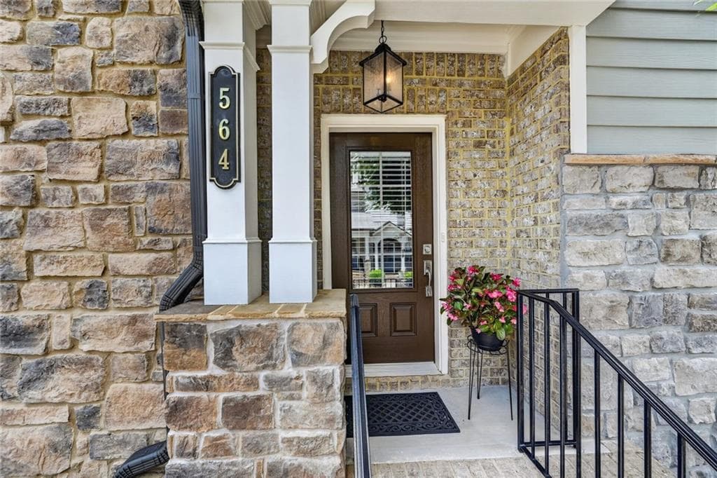 3 bedroom, 4 bathroom, 2,309 sq ft townhouse under contract at 564 Henry Drive, Marietta, GA 30064 — photo 3