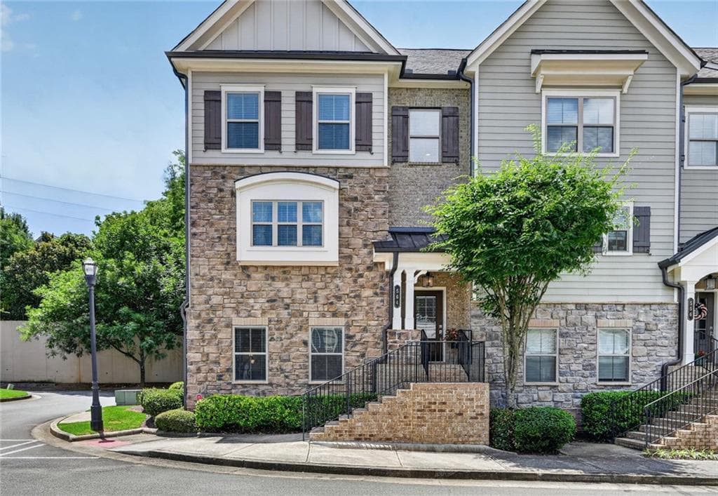 3 bedroom, 4 bathroom, 2,309 sq ft townhouse under contract at 564 Henry Drive, Marietta, GA 30064