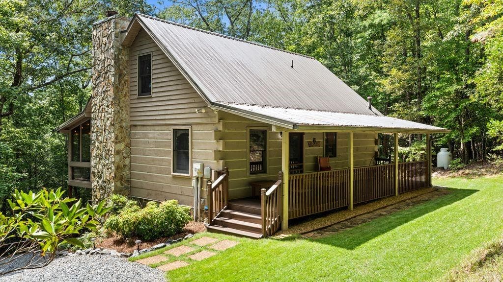 3 bedroom, 3 bathroom, 1,920 sq ft single family residence for sale at 219 RIDGE TOP Lane, Blue Ridge, GA 30513 — photo 1 of 48