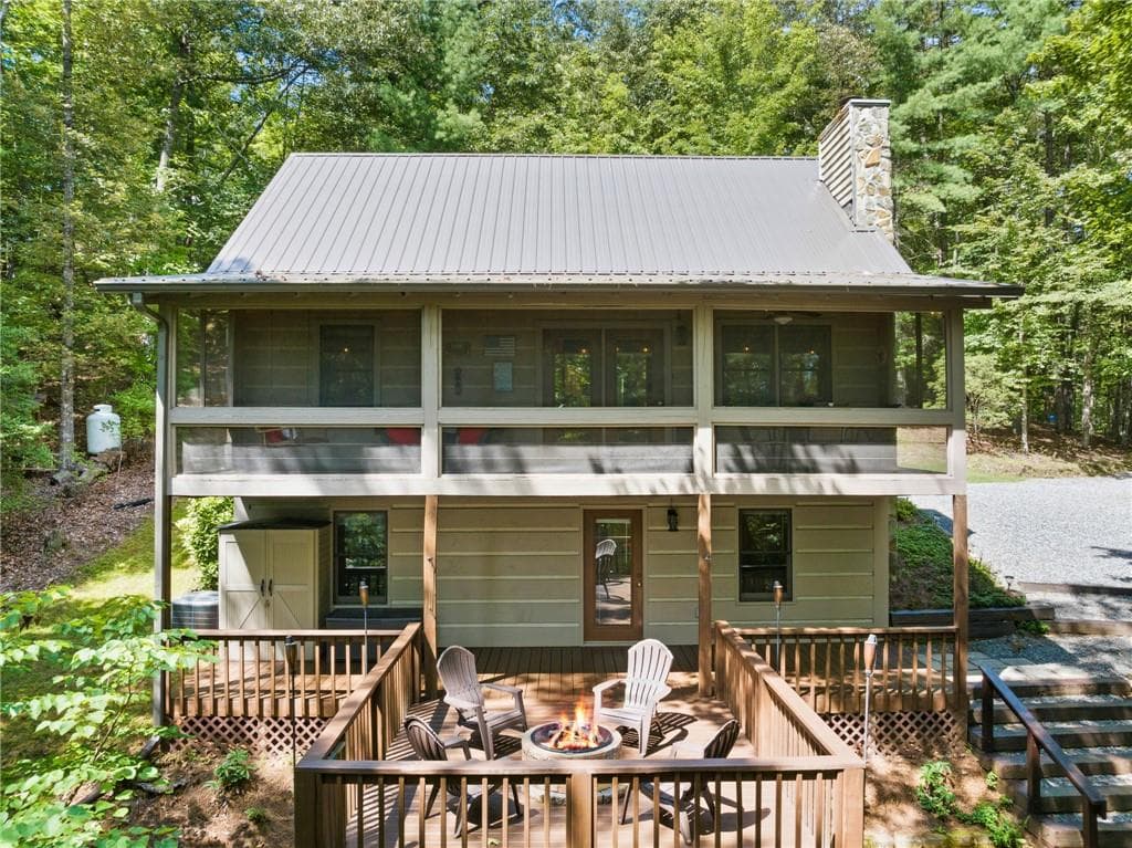 3 bedroom, 3 bathroom, 1,920 sq ft single family residence for sale at 219 RIDGE TOP Lane, Blue Ridge, GA 30513 — photo 2
