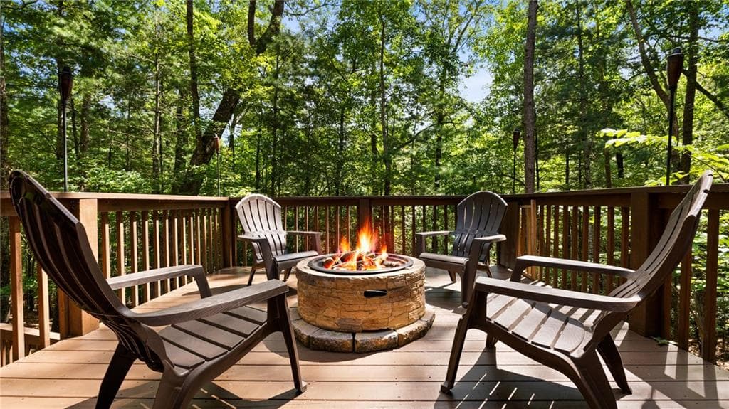 3 bedroom, 3 bathroom, 1,920 sq ft single family residence for sale at 219 RIDGE TOP Lane, Blue Ridge, GA 30513 — photo 3