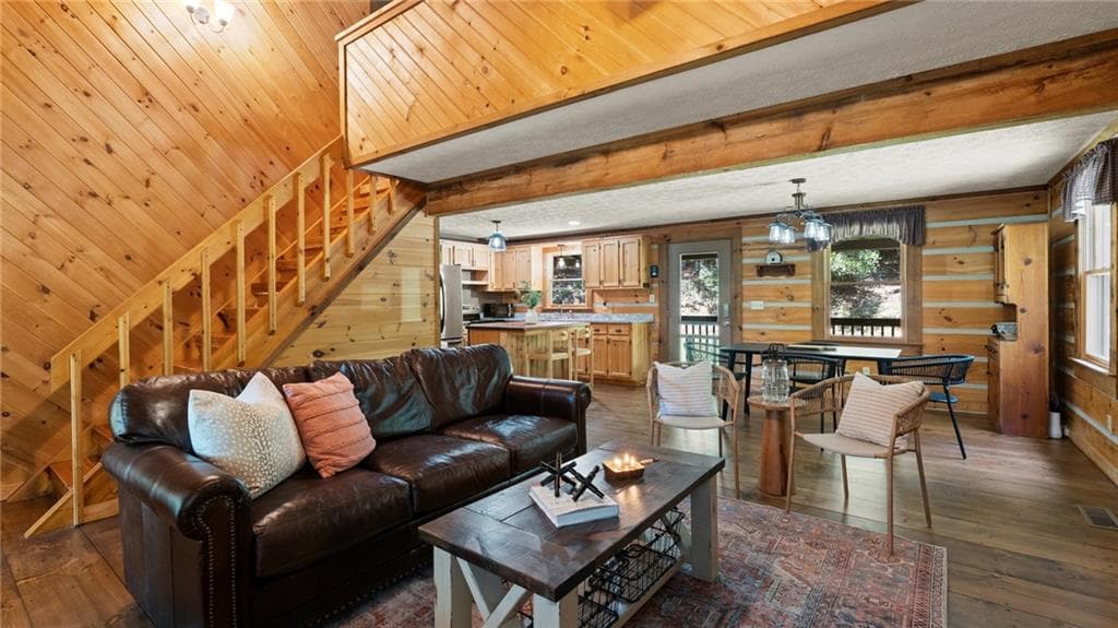 3 bedroom, 3 bathroom, 1,920 sq ft single family residence for sale at 219 RIDGE TOP Lane, Blue Ridge, GA 30513 — photo 7