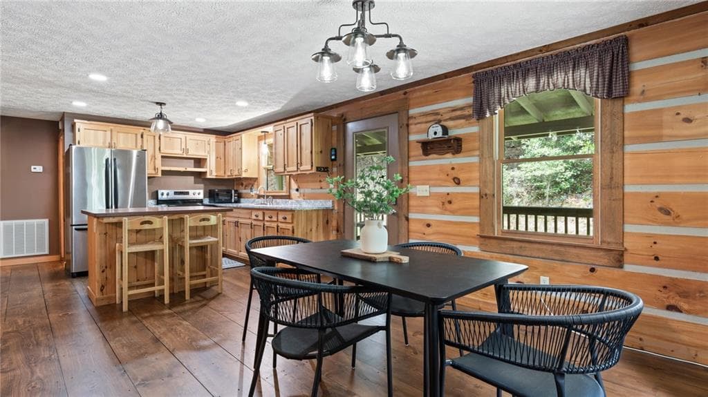 3 bedroom, 3 bathroom, 1,920 sq ft single family residence for sale at 219 RIDGE TOP Lane, Blue Ridge, GA 30513 — photo 9