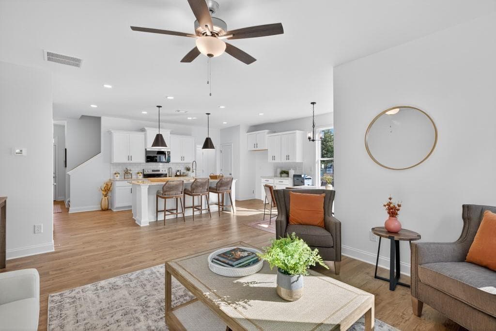 3 bedroom, 3 bathroom, 1,829 sq ft townhouse under contract at 125 Windsor Park Court, Jefferson, GA 30549 — photo 8