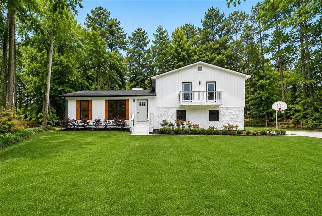 4 bedroom, 3 bathroom, 2,978 sq ft single family residence sold at 3515 Creek Court, Marietta, GA 30062