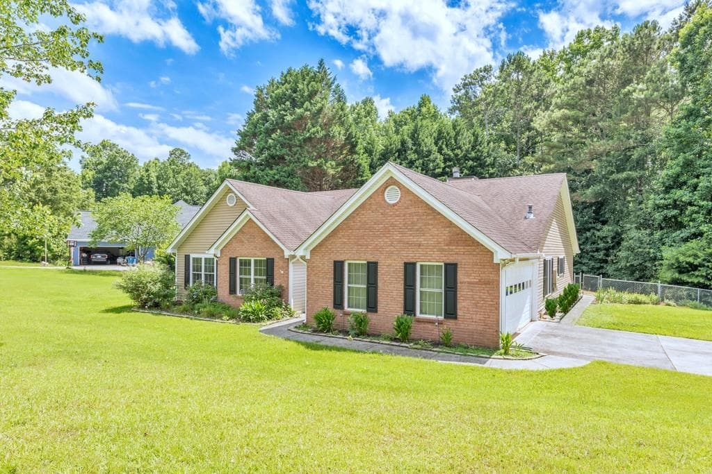 3 bedroom, 2 bathroom, 2,546 sq ft single family residence for sale at 2231 Fort Martin Way, Lawrenceville, GA 30045 — photo 8