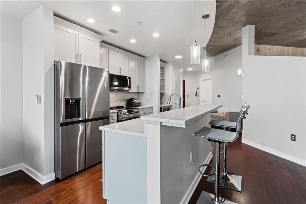 1 bedroom, 1 bathroom, 743 sq ft condominium for sale at 400 W Peachtree Street 2403, Atlanta, GA 30308 — photo 5