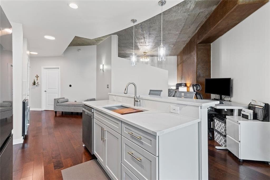1 bedroom, 1 bathroom, 743 sq ft condominium for sale at 400 W Peachtree Street 2403, Atlanta, GA 30308 — photo 6