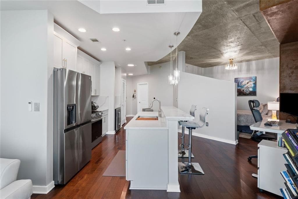 1 bedroom, 1 bathroom, 743 sq ft condominium for sale at 400 W Peachtree Street 2403, Atlanta, GA 30308 — photo 7