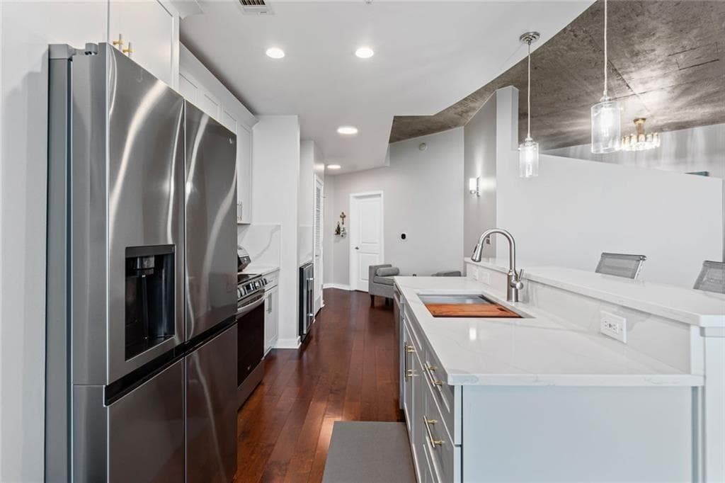 1 bedroom, 1 bathroom, 743 sq ft condominium for sale at 400 W Peachtree Street 2403, Atlanta, GA 30308 — photo 8