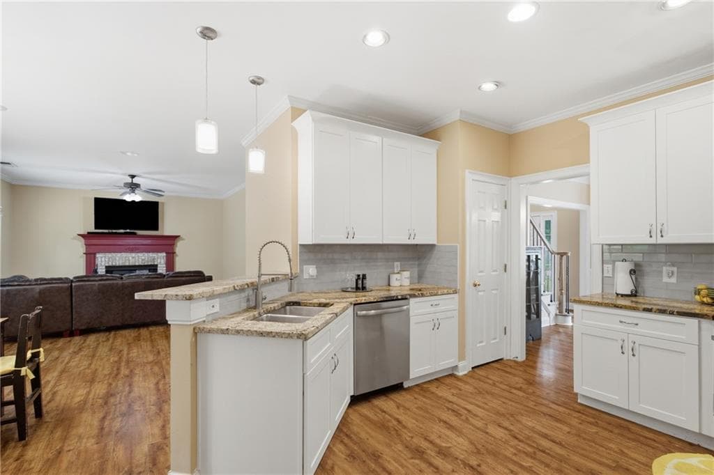 4 bedroom, 3 bathroom, 2,264 sq ft single family residence under contract at 2314 Kennesaw Oaks Trail, Kennesaw, GA 30152 — photo 5
