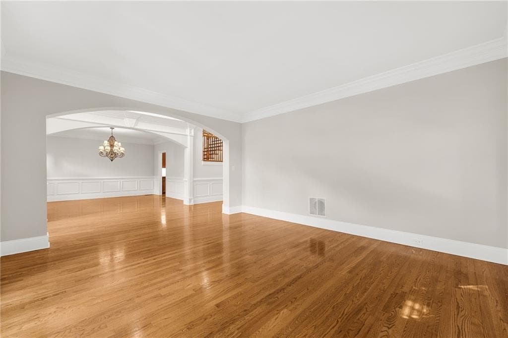6 bedroom, 7 bathroom, 7,675 sq ft single family residence for sale at 2122 Hunters Green Drive, Lawrenceville, GA 30043 — photo 6