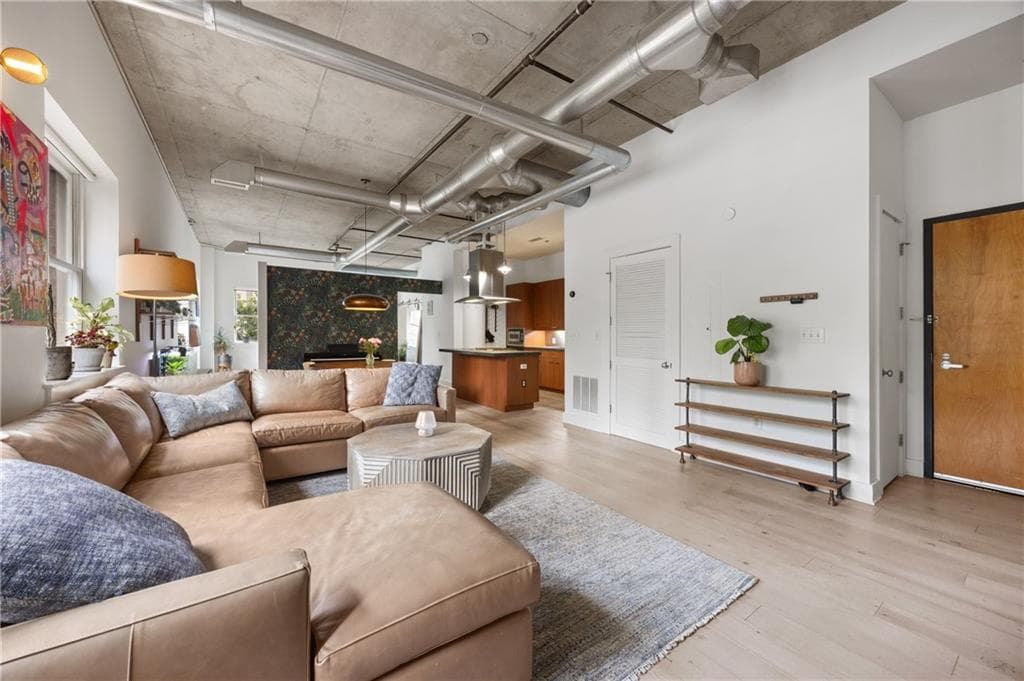 1 bedroom, 1 bathroom, 1,239 sq ft condominium for sale at 206 11th Street 402, Atlanta, GA 30309 — photo 2