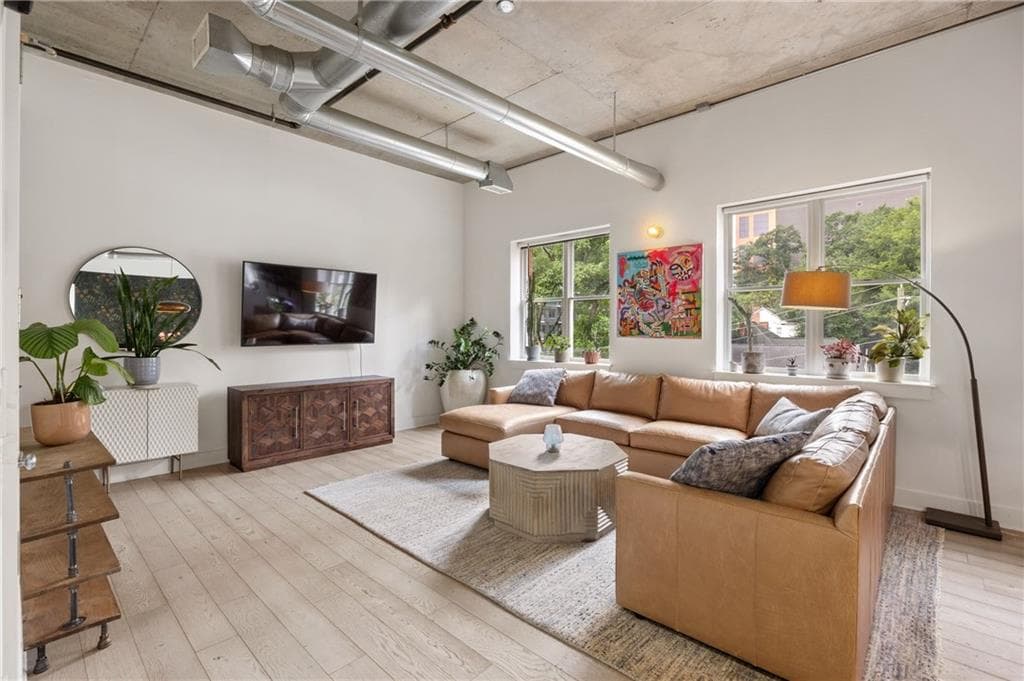 1 bedroom, 1 bathroom, 1,239 sq ft condominium for sale at 206 11th Street 402, Atlanta, GA 30309 — photo 3