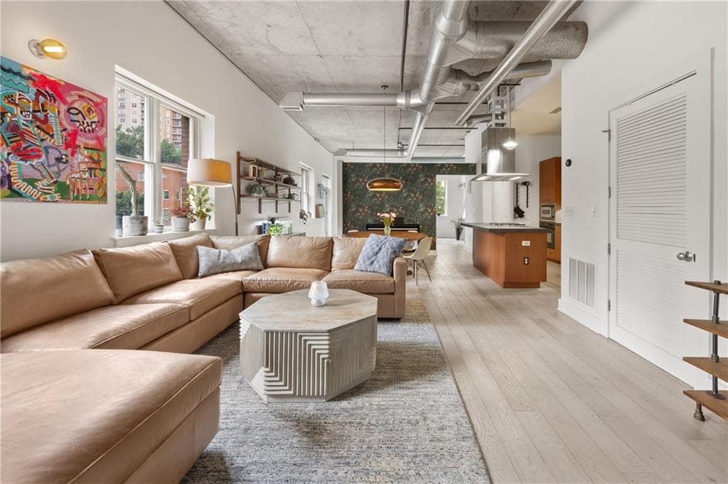 1 bedroom, 1 bathroom, 1,239 sq ft condominium for sale at 206 11th Street 402, Atlanta, GA 30309 — photo 5