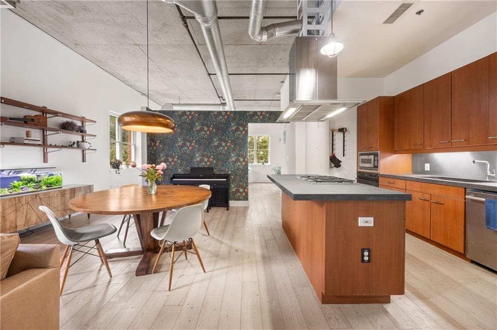 1 bedroom, 1 bathroom, 1,239 sq ft condominium for sale at 206 11th Street 402, Atlanta, GA 30309 — photo 7