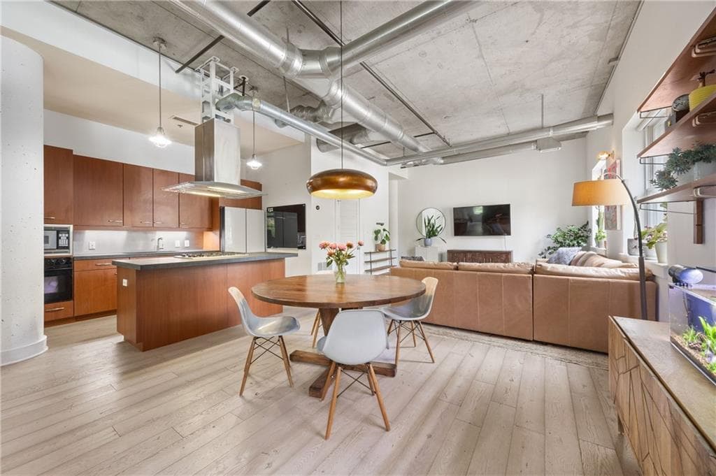 1 bedroom, 1 bathroom, 1,239 sq ft condominium for sale at 206 11th Street 402, Atlanta, GA 30309 — photo 8