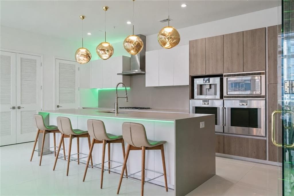3 bedroom, 4 bathroom, 3,443 sq ft condominium under contract at 45 Ivan Allen Jr Boulevard 2701, Atlanta, GA 30308 — photo 8