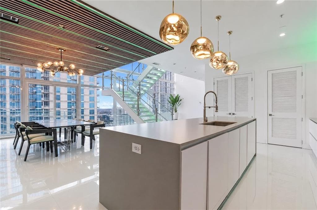 3 bedroom, 4 bathroom, 3,443 sq ft condominium under contract at 45 Ivan Allen Jr Boulevard 2701, Atlanta, GA 30308 — photo 9