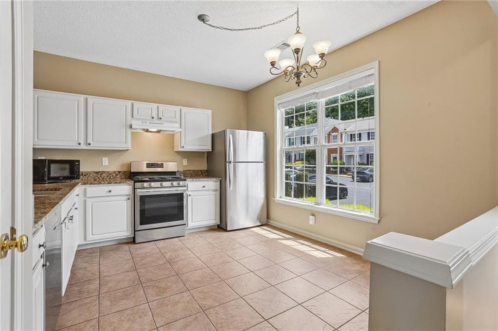 3 bedroom, 3 bathroom, 1,370 sq ft townhouse for sale at 1400 Kilmington Court, Alpharetta, GA 30009 — photo 5