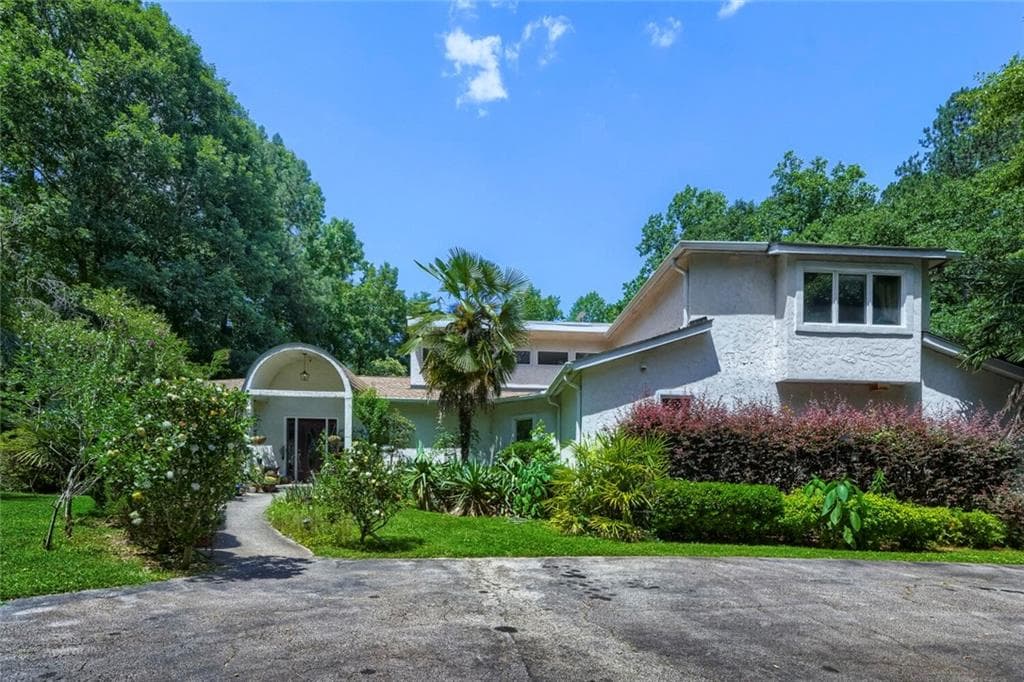 4 bedroom, 4 bathroom, 3,440 sq ft single family residence under contract at 2742 Cliffview Drive, Lilburn, GA 30047 — photo 3