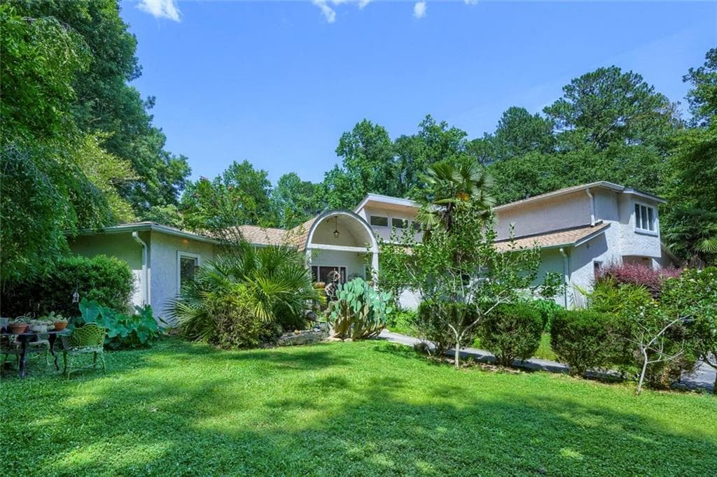 4 bedroom, 4 bathroom, 3,440 sq ft single family residence under contract at 2742 Cliffview Drive, Lilburn, GA 30047 — photo 4