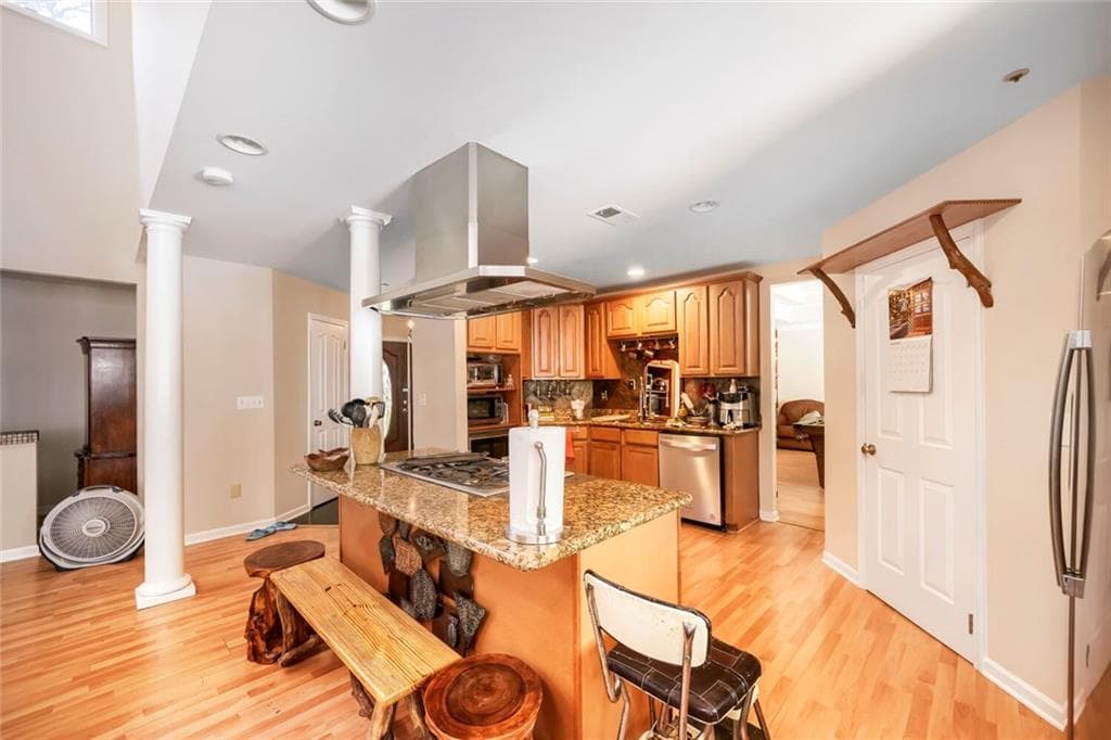 4 bedroom, 4 bathroom, 3,440 sq ft single family residence under contract at 2742 Cliffview Drive, Lilburn, GA 30047 — photo 9