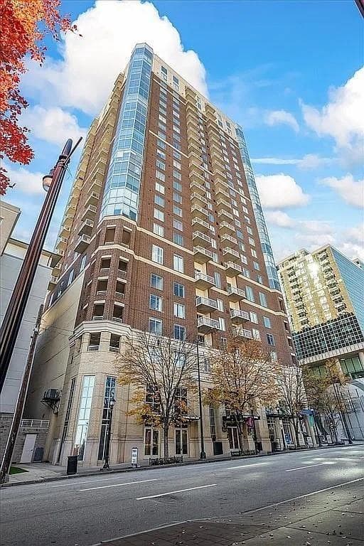 2 bedroom, 2 bathroom, 1,222 sq ft condominium for sale at 285 Centennial Olympic Park Drive 504, Atlanta, GA 30313 — photo 1 of 23