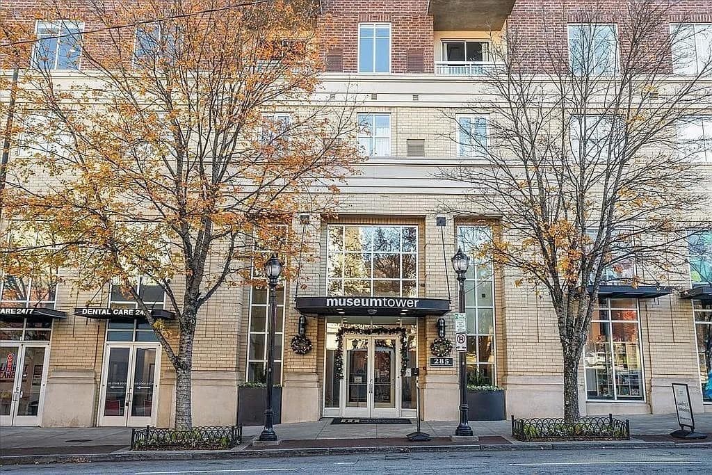 2 bedroom, 2 bathroom, 1,222 sq ft condominium for sale at 285 Centennial Olympic Park Drive 504, Atlanta, GA 30313 — photo 2