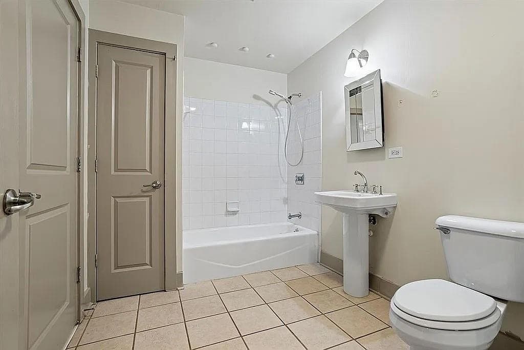 2 bedroom, 2 bathroom, 1,222 sq ft condominium for sale at 285 Centennial Olympic Park Drive 504, Atlanta, GA 30313 — photo 6