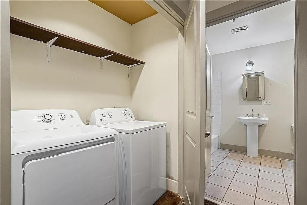 2 bedroom, 2 bathroom, 1,222 sq ft condominium for sale at 285 Centennial Olympic Park Drive 504, Atlanta, GA 30313 — photo 7