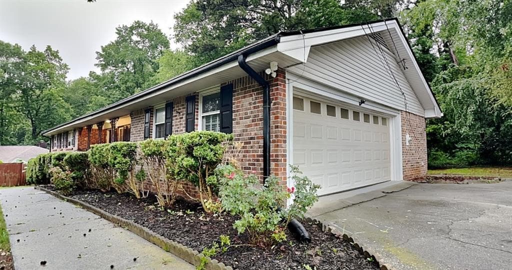 3 bedroom, 2 bathroom, 2,071 sq ft single family residence for rent at 2755 Hickory Circle, Snellville, GA 30078 for $1,900 a month — photo 2