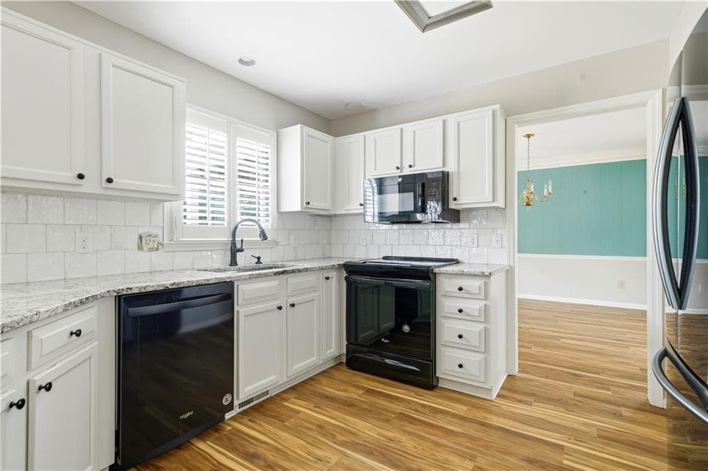 4 bedroom, 3 bathroom, 2,256 sq ft single family residence for sale at 120 N Hillbrooke Trail, Alpharetta, GA 30005 — photo 7