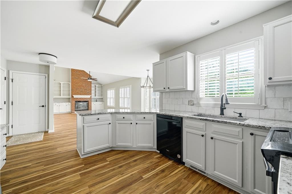 4 bedroom, 3 bathroom, 2,256 sq ft single family residence for sale at 120 N Hillbrooke Trail, Alpharetta, GA 30005 — photo 8