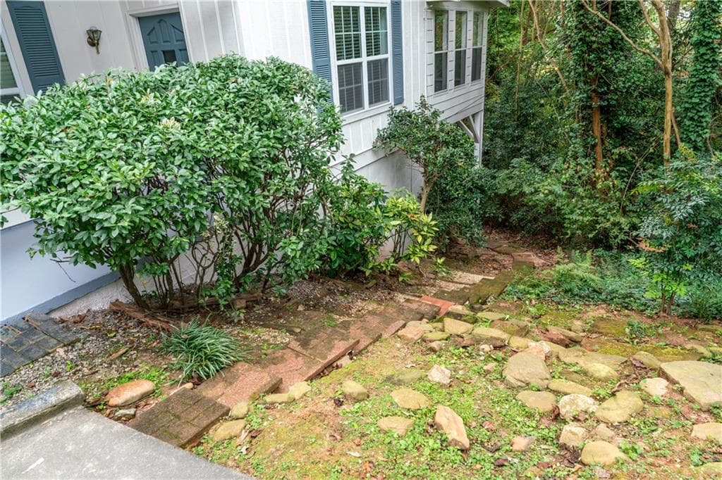 5 bedroom, 3 bathroom, 3,758 sq ft single family residence for sale at 819 Gardenia Lane, Decatur, GA 30033 — photo 5