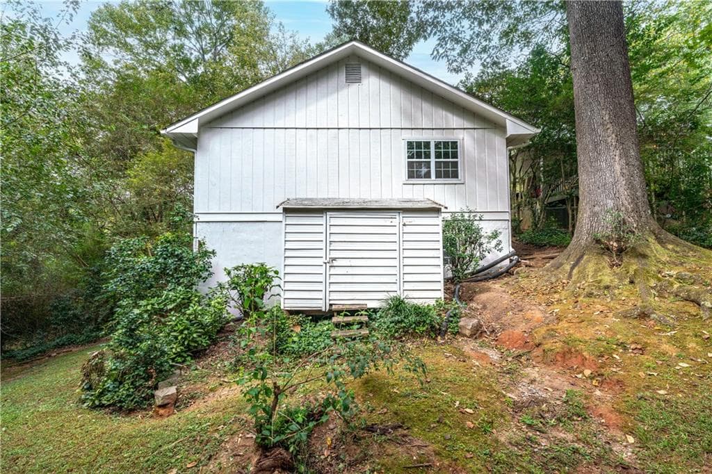 5 bedroom, 3 bathroom, 3,758 sq ft single family residence for sale at 819 Gardenia Lane, Decatur, GA 30033 — photo 7