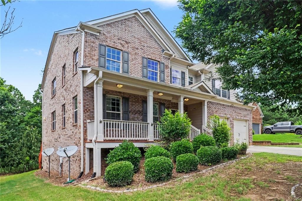 6 bedroom, 4 bathroom, 4,545 sq ft single family residence for rent at 550 Nichols View Way, Suwanee, GA 30024 for $3,500 a month — photo 3