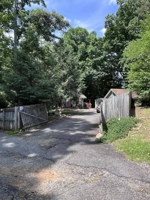 3 bedroom, 2 bathroom, 1,872 sq ft single family residence for sale at 5585 Browns Bridge Road, Cumming, GA 30041 — photo 6