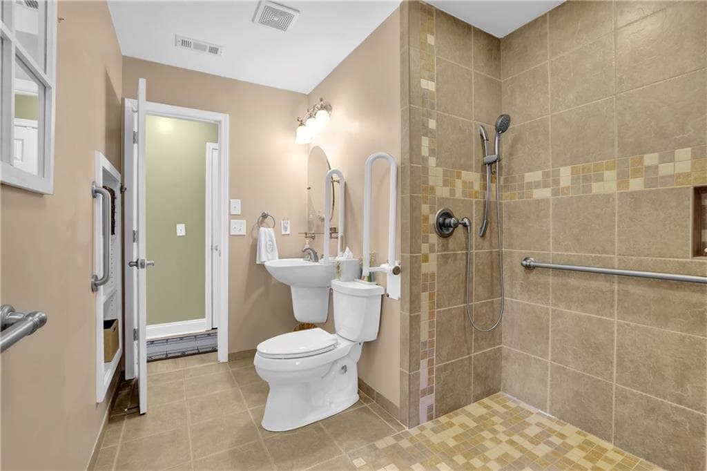 5 bedroom, 3 bathroom, 2,948 sq ft single family residence under contract at 7010 Pinecone Way, Cumming, GA 30028 — photo 8