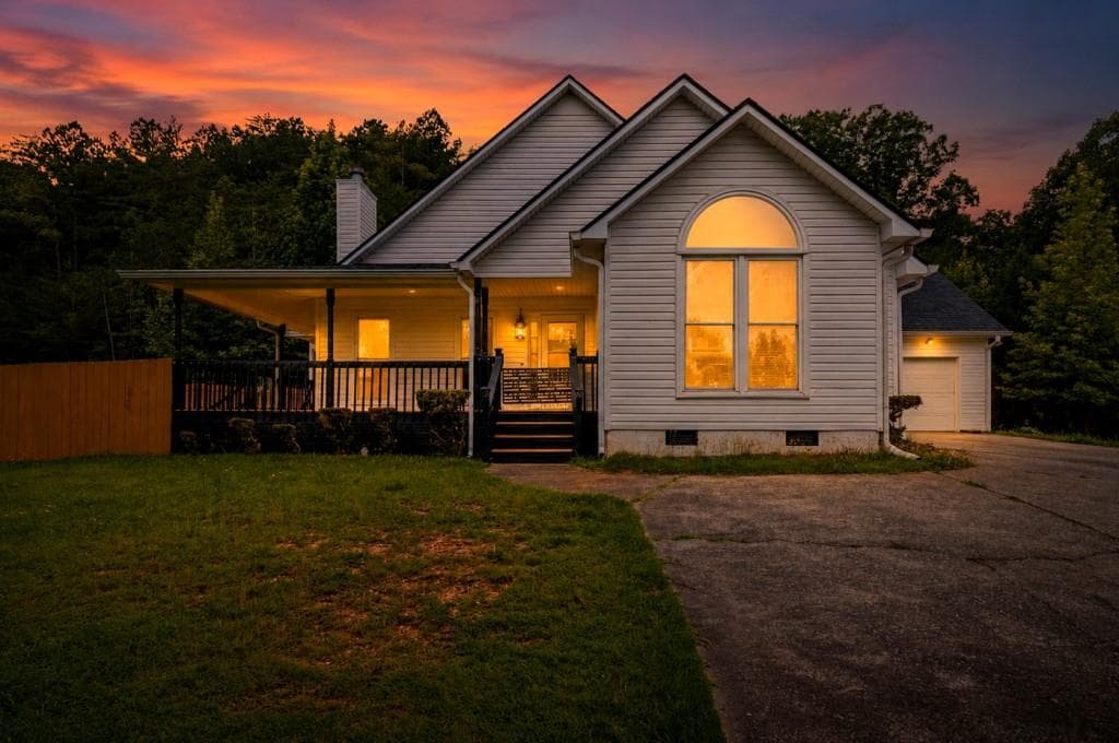 3 bedroom, 2 bathroom, 1,808 sq ft single family residence for sale at 529 Cassville White Road, Cartersville, GA 30121 — photo 1 of 44