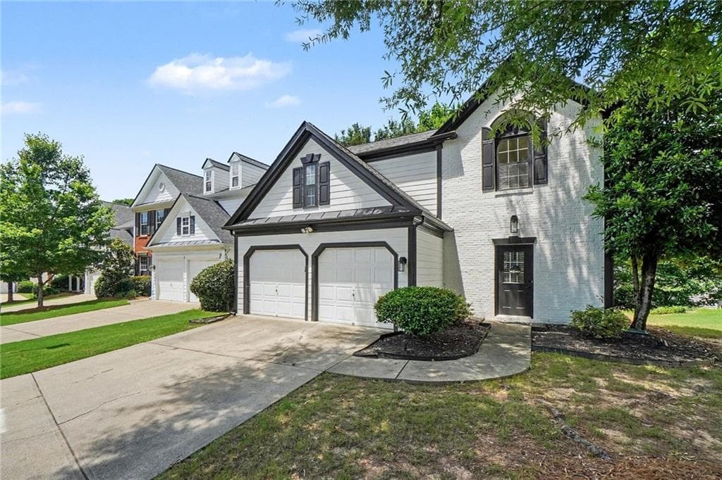 3 bedroom, 3 bathroom, 1,976 sq ft single family residence for sale at 2587 Alvecot Circle, Atlanta, GA 30339 — photo 2