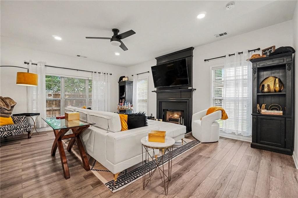 3 bedroom, 3 bathroom, 1,976 sq ft single family residence for sale at 2587 Alvecot Circle, Atlanta, GA 30339 — photo 7