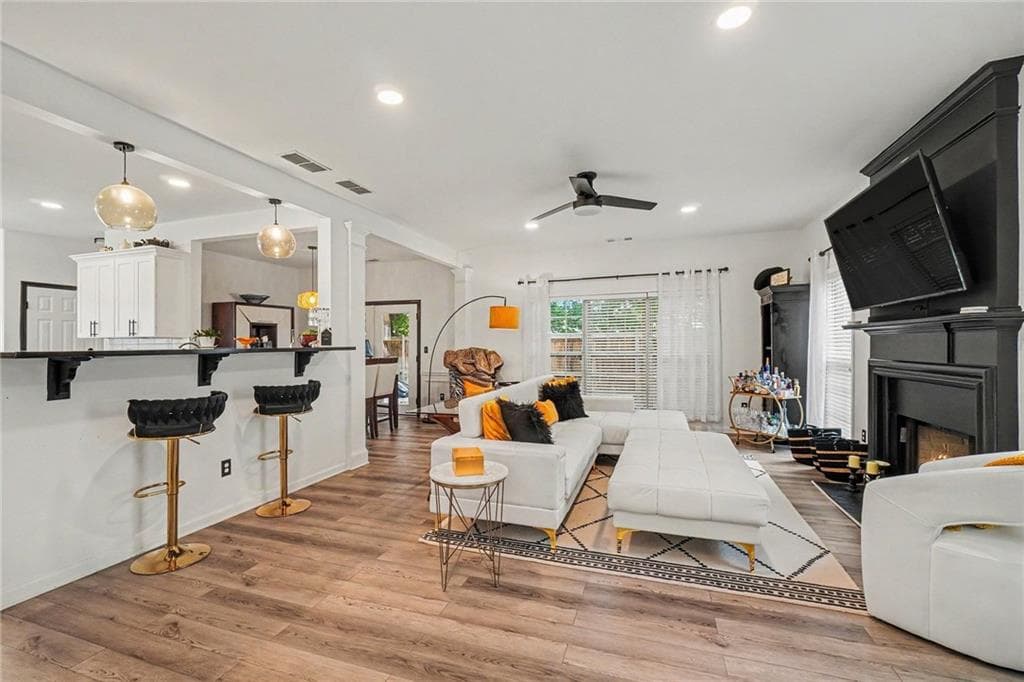 3 bedroom, 3 bathroom, 1,976 sq ft single family residence for sale at 2587 Alvecot Circle, Atlanta, GA 30339 — photo 8