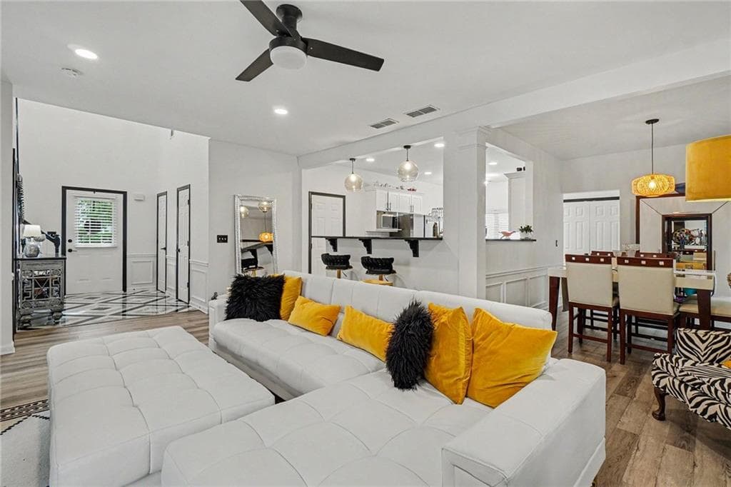 3 bedroom, 3 bathroom, 1,976 sq ft single family residence for sale at 2587 Alvecot Circle, Atlanta, GA 30339 — photo 9