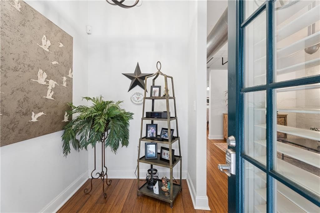1 bedroom, 1 bathroom, 1,084 sq ft condominium for sale at 1601 Liberty Lane, Roswell, GA 30075 — photo 4