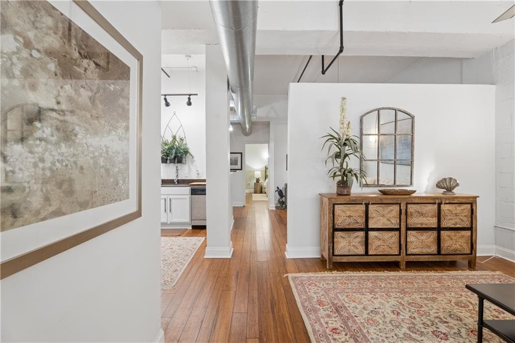 1 bedroom, 1 bathroom, 1,084 sq ft condominium for sale at 1601 Liberty Lane, Roswell, GA 30075 — photo 5