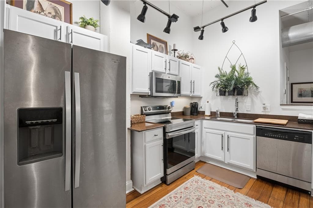 1 bedroom, 1 bathroom, 1,084 sq ft condominium for sale at 1601 Liberty Lane, Roswell, GA 30075 — photo 10