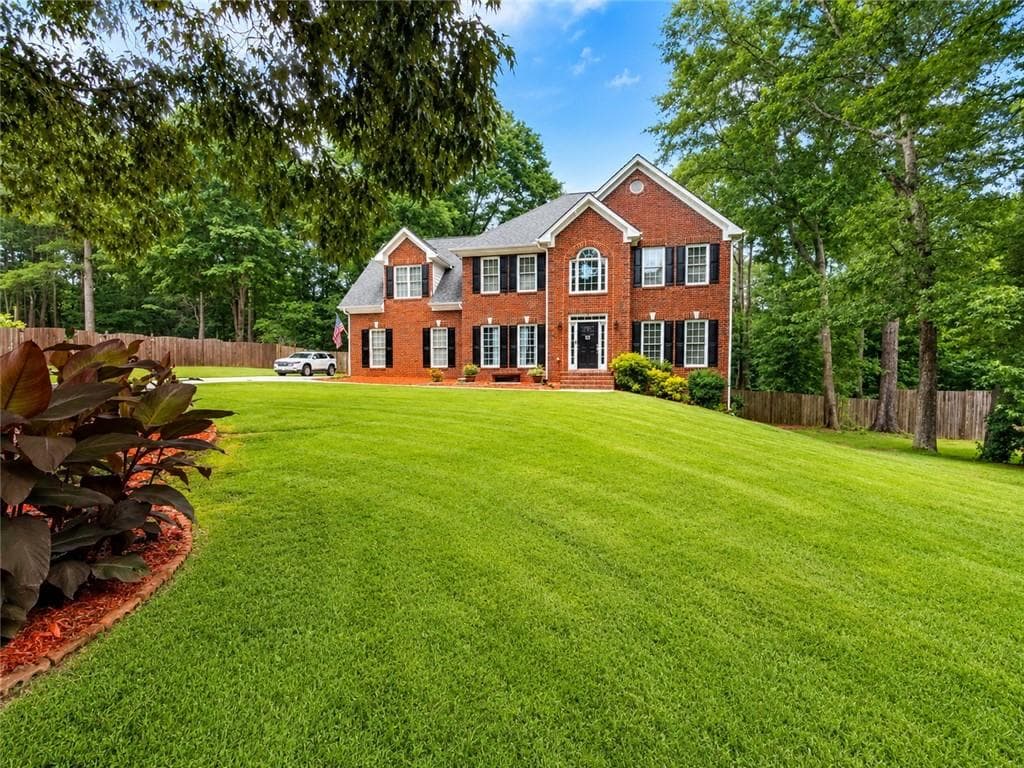 6 bedroom, 4 bathroom, 3,738 sq ft single family residence for sale at 1156 Maple Creek Ridge, Loganville, GA 30052 — photo 2