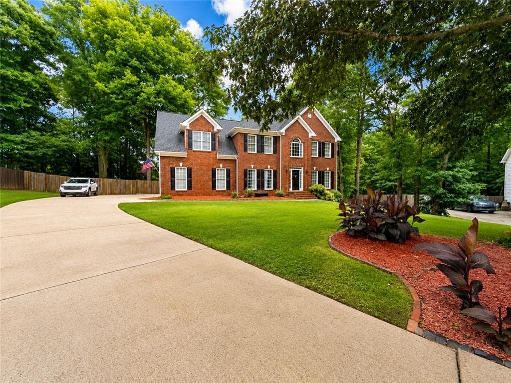 6 bedroom, 4 bathroom, 3,738 sq ft single family residence for sale at 1156 Maple Creek Ridge, Loganville, GA 30052